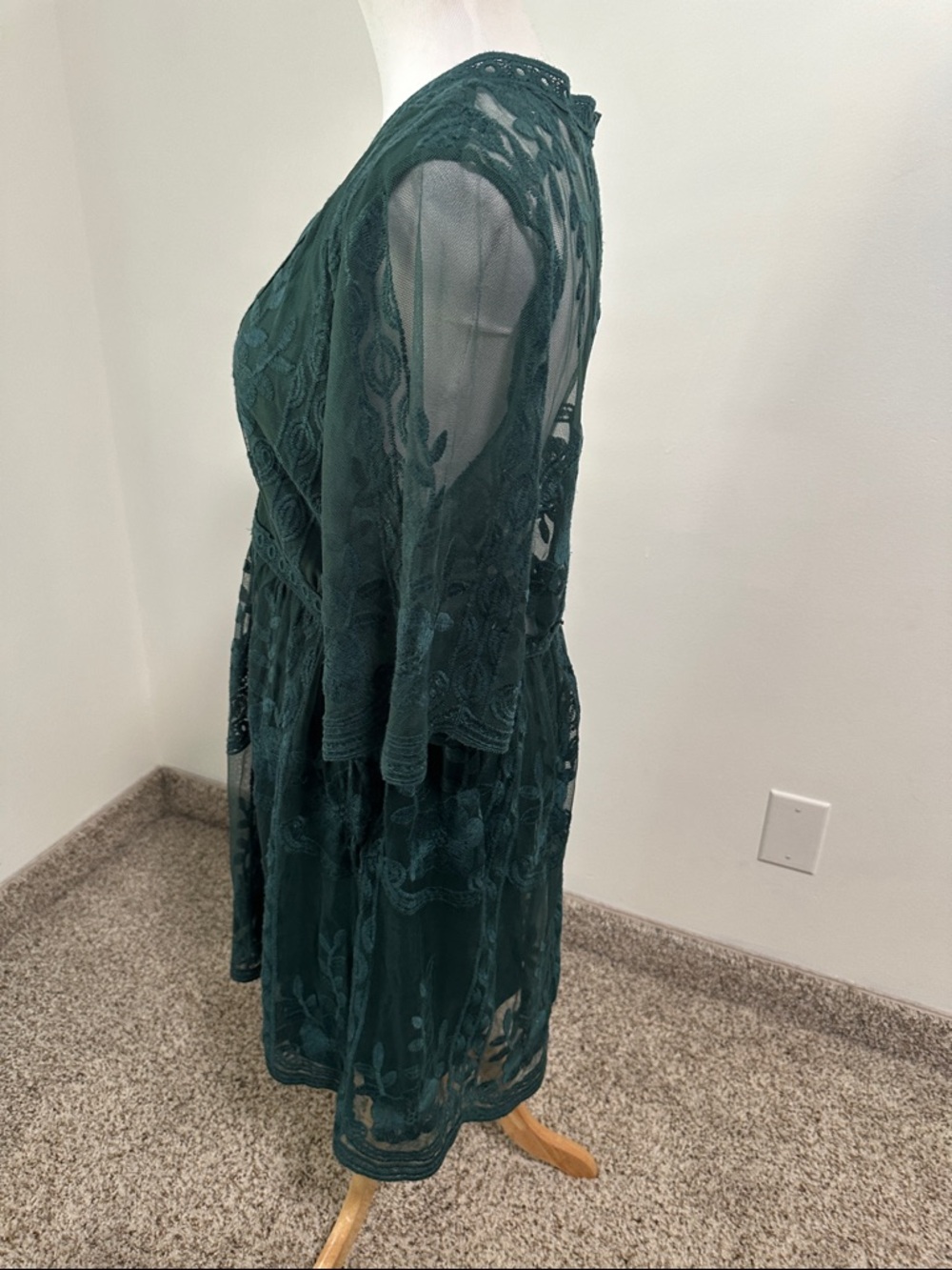 ⚾️ Haute Monde Lace Dress - Picture 2 of 5